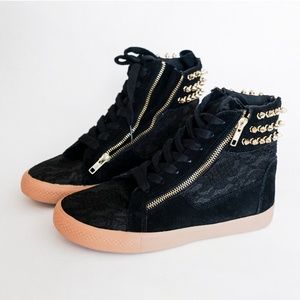 Bestsy Johnson suede sneakers